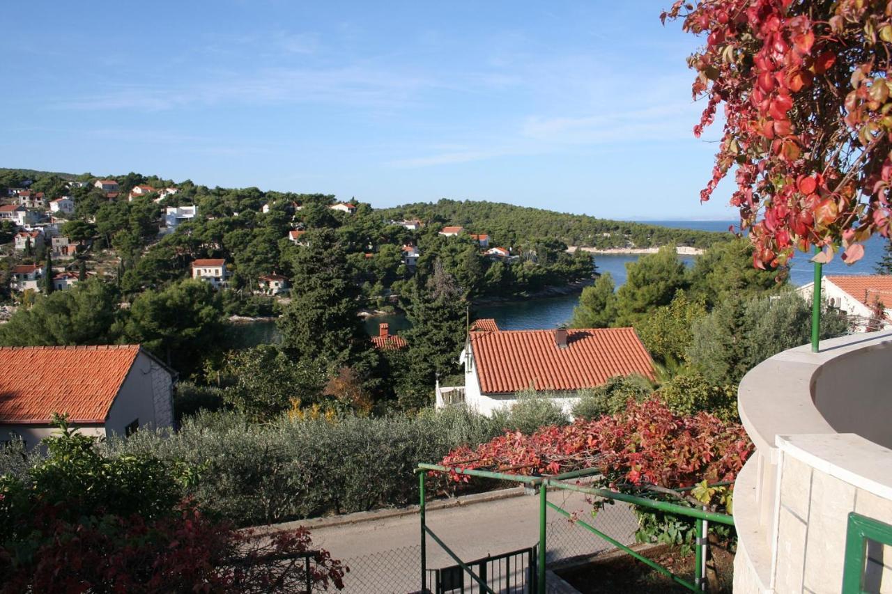 Apartments By The Sea Splitska, Brac - 2923 Postira Ngoại thất bức ảnh