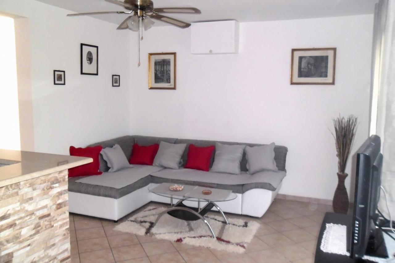 Apartments By The Sea Splitska, Brac - 2923 Postira Ngoại thất bức ảnh