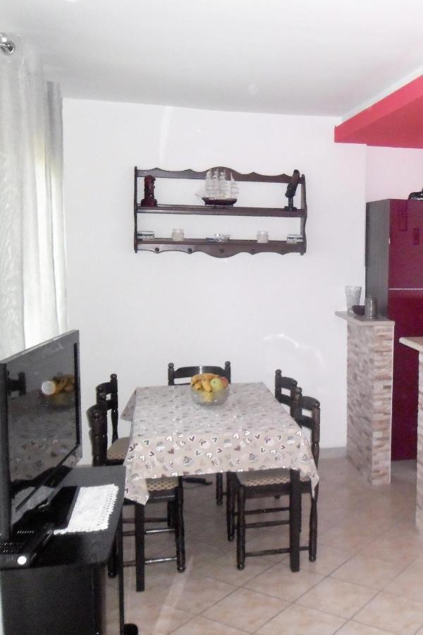 Apartments By The Sea Splitska, Brac - 2923 Postira Ngoại thất bức ảnh